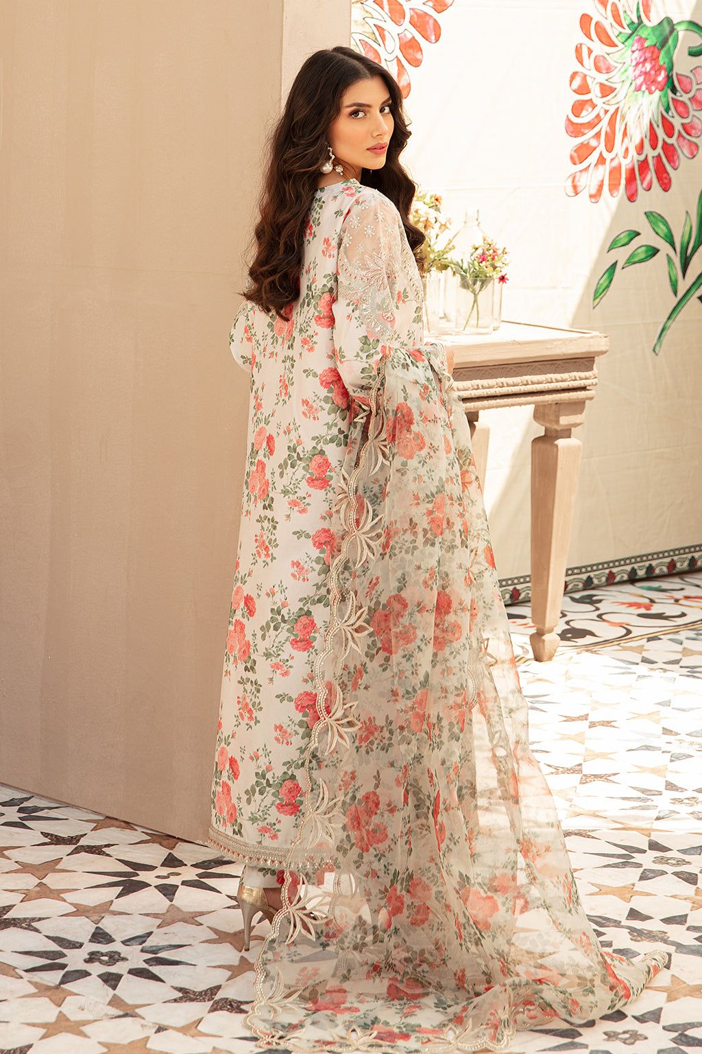 Vaniya 3PC Floral Design