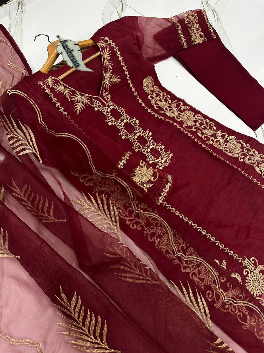 Elegant 3Pc Organza Embroidered Suit with Leaves Design Dupatta & Crepe Trouser