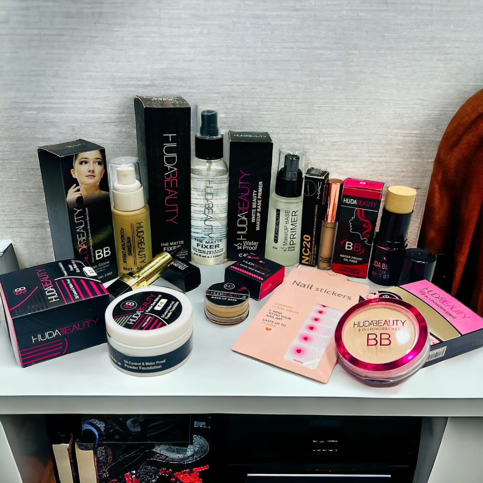 Huda Beauty Black 🖤 Deal